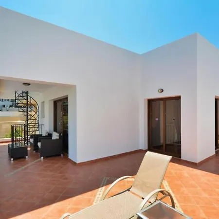 ヴィラ Stunning With Private Pool In Protaras, 1677