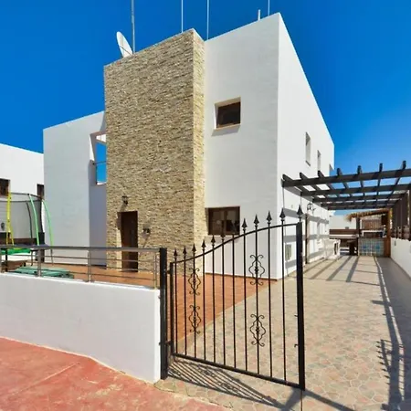Stunning With Private Pool In Protaras, 1677 * Protaras